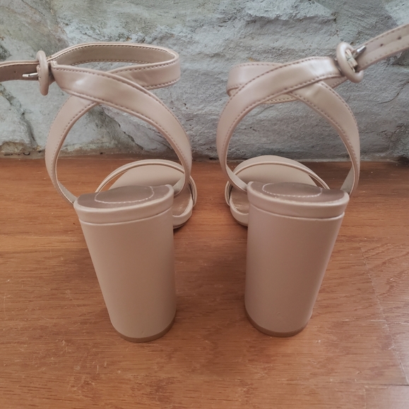 Heels - Picture 3 of 4